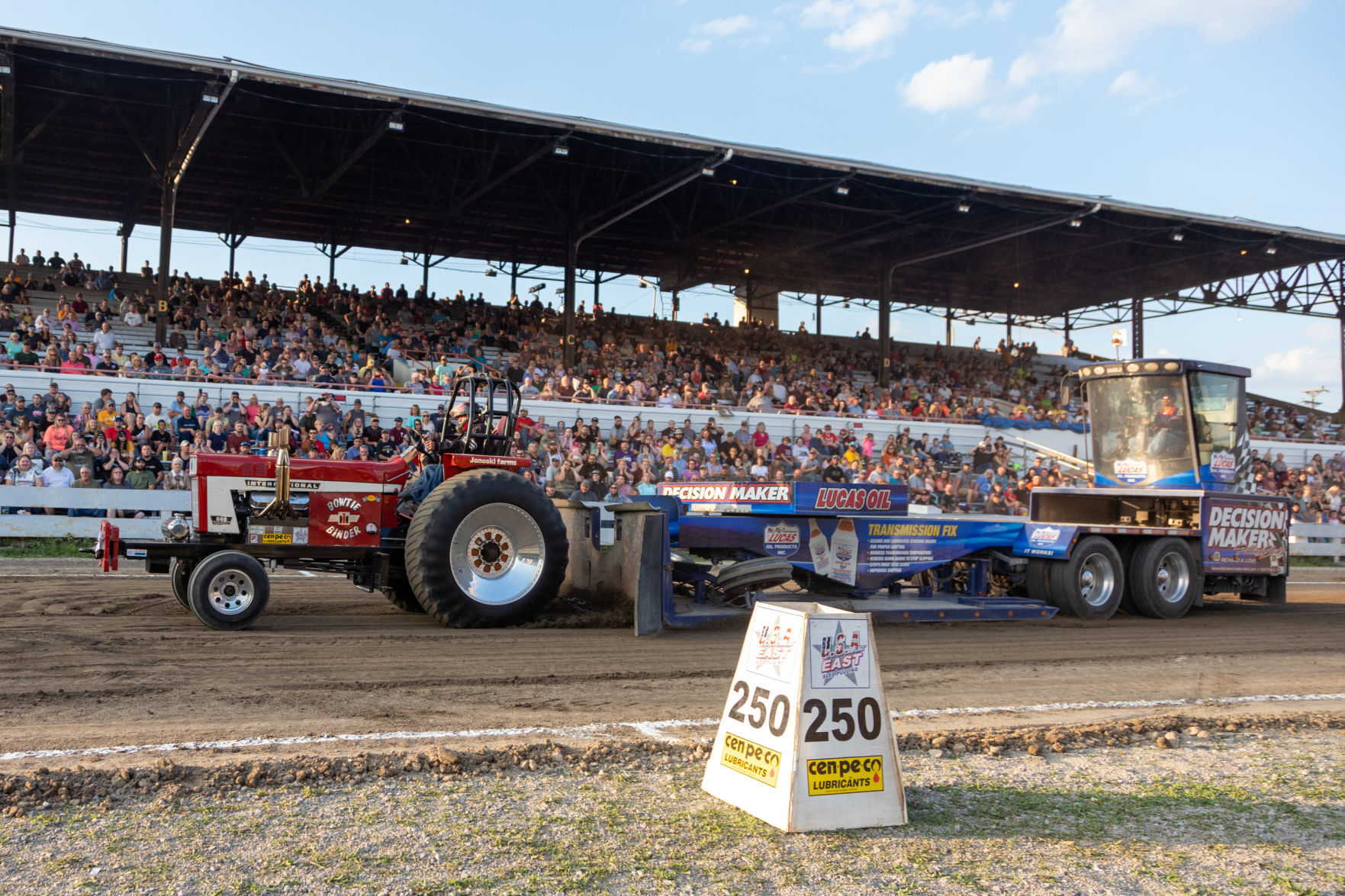 CROWDS ENJOY TRUCK & TRACTOR PULL